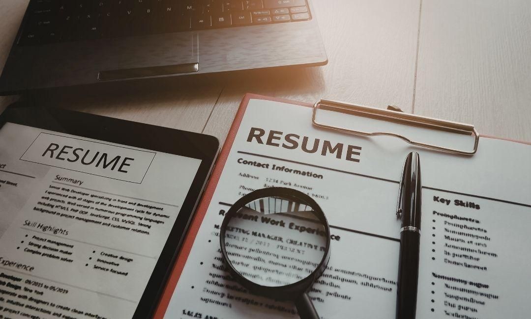  Resume-on-clipboard-with-magnifying-glass